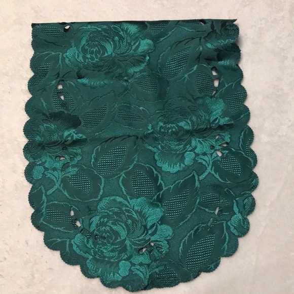 TABLE RUNNER - Picture 5 of 10